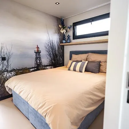 Botel Revolution Houseboat