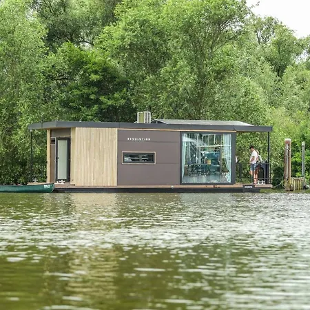 Botel Revolution Houseboat *