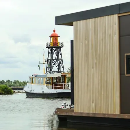 Revolution Houseboat * Strijensas